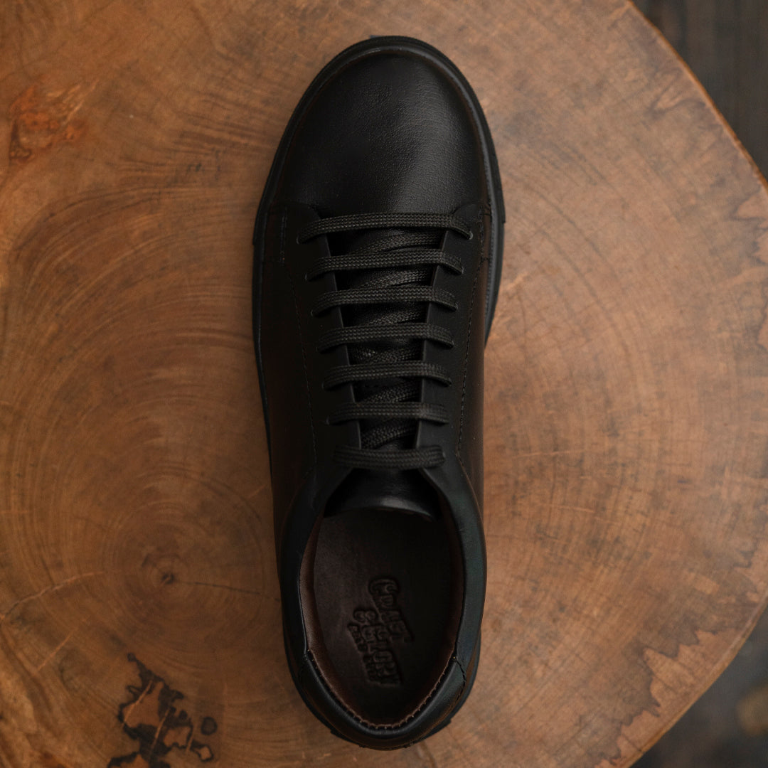 Manhattan Low Top Sneakers (Raven Black)