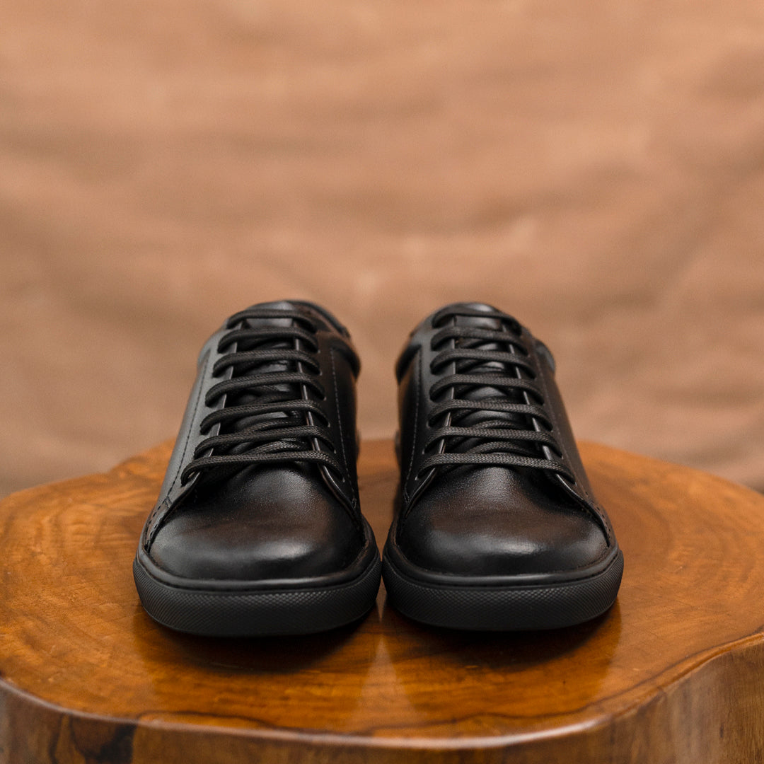 Manhattan Low Top Sneakers (Raven Black)