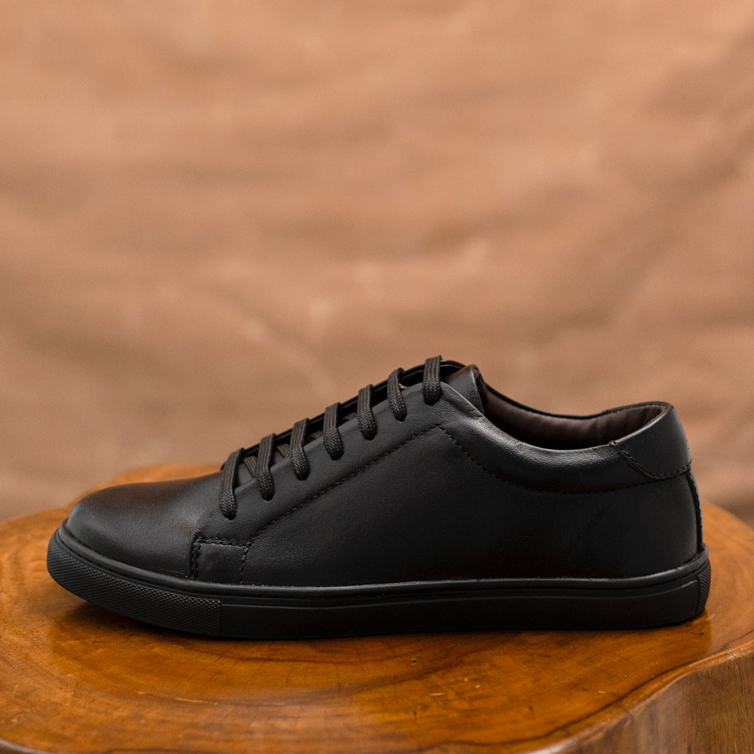 Manhattan Low Top Sneakers (Raven Black)