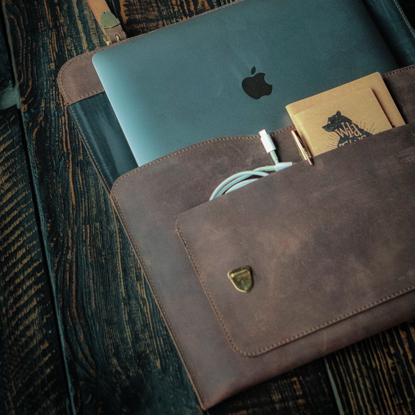 Satchel Sleeve (Vintage Brown)