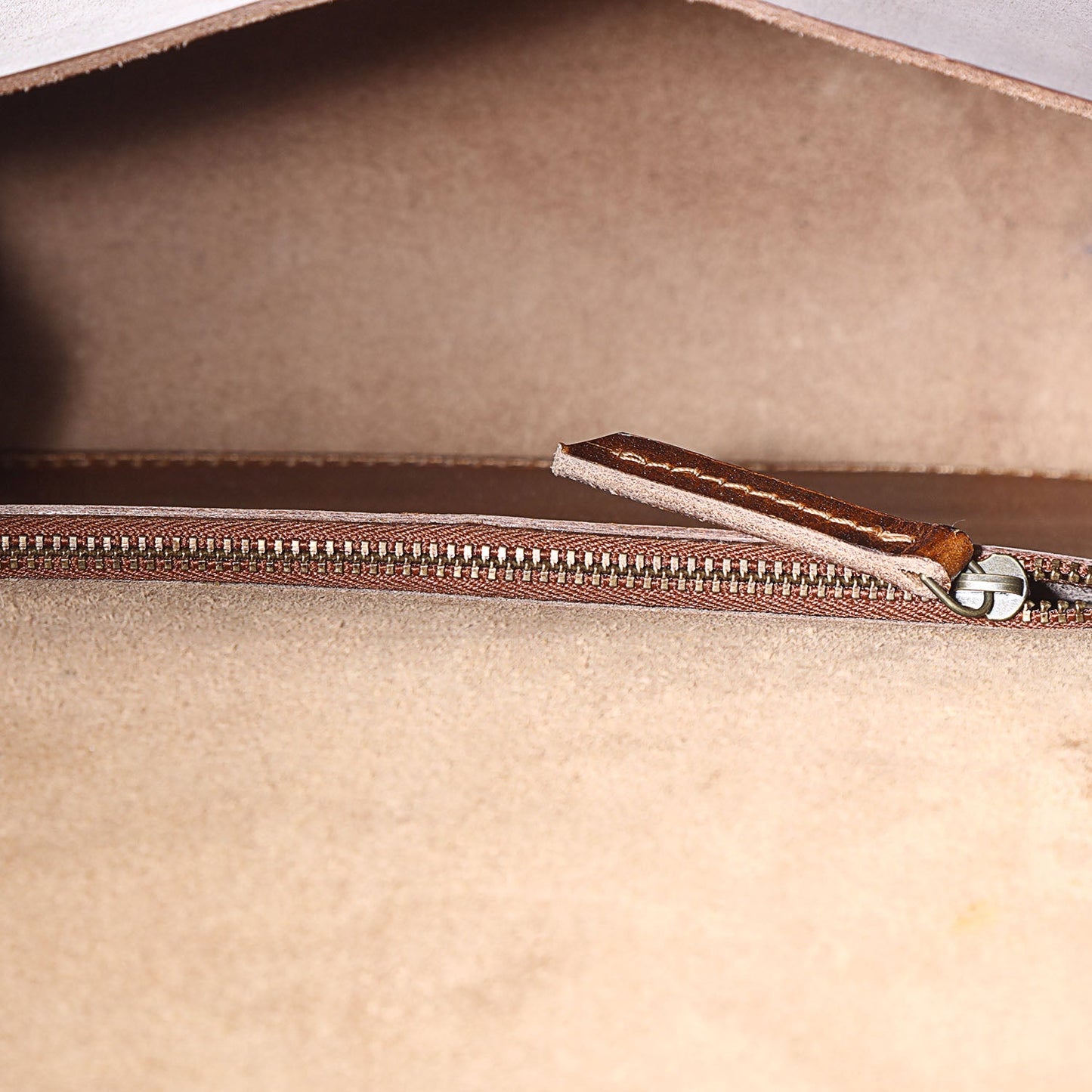 Victoria Handbag (Saddle Tan)
