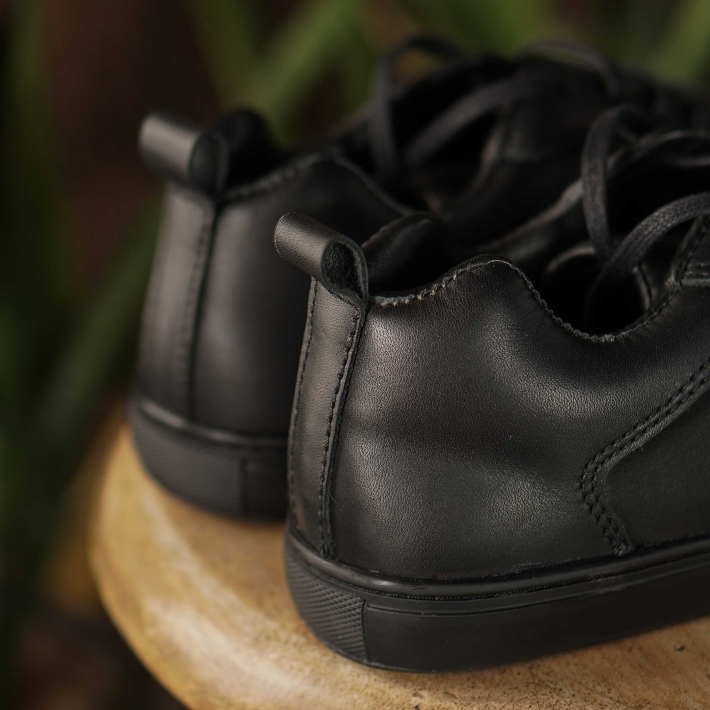 Brooklyn Low Top Sneakers (Raven Black)