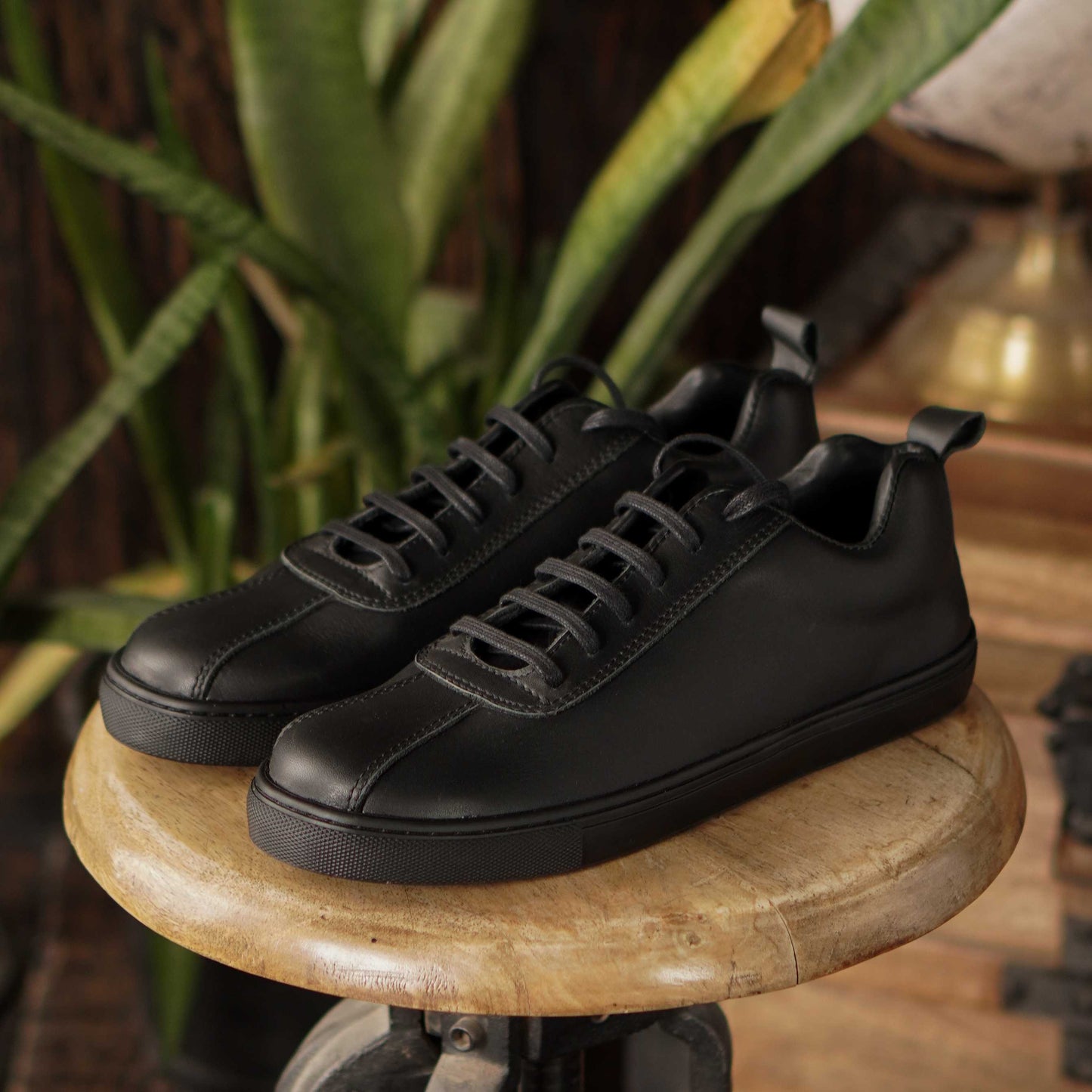 Austin Low Top Sneakers (Raven Black)