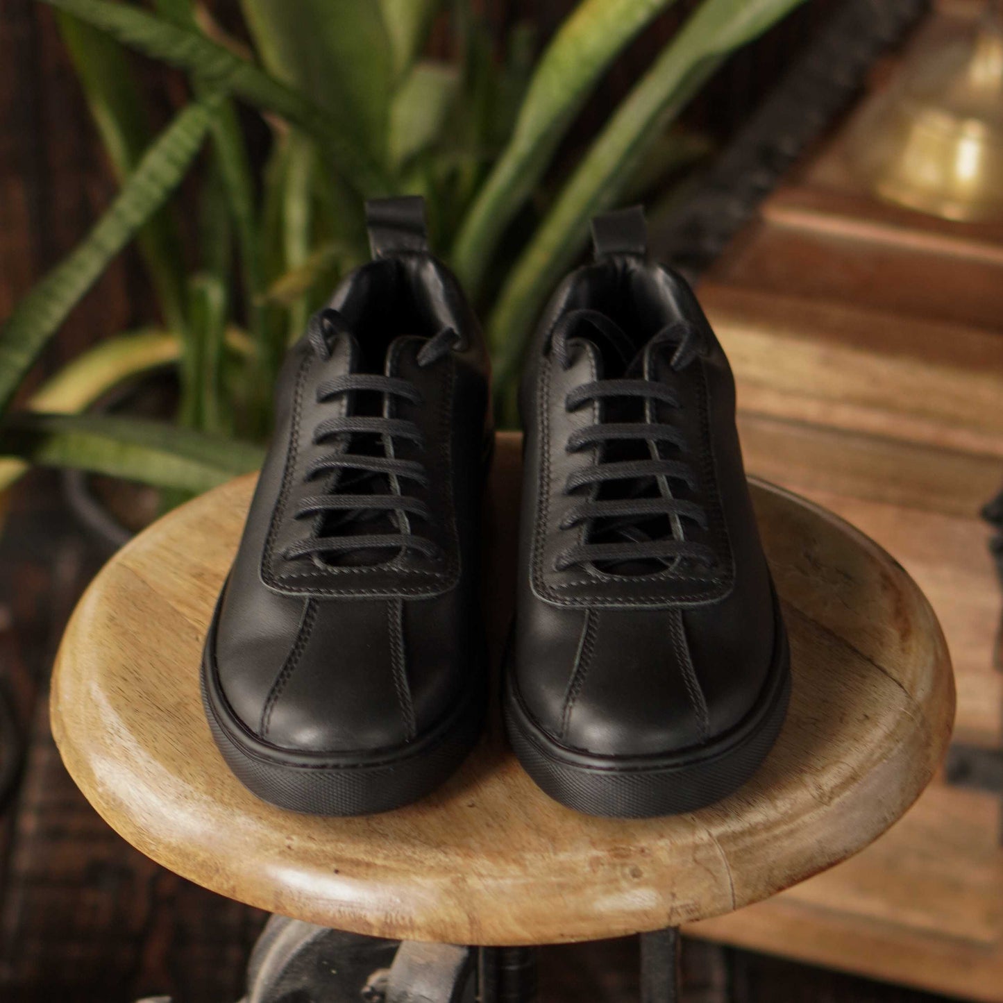 Austin Low Top Sneakers (Raven Black)