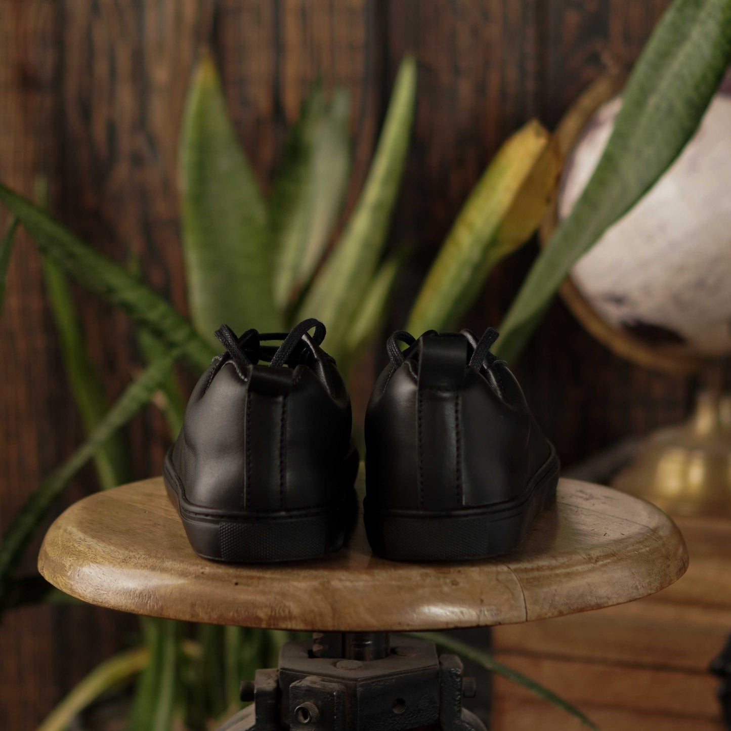 Austin Low Top Sneakers (Raven Black)