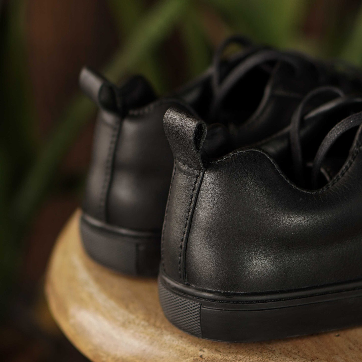 Austin Low Top Sneakers (Raven Black)