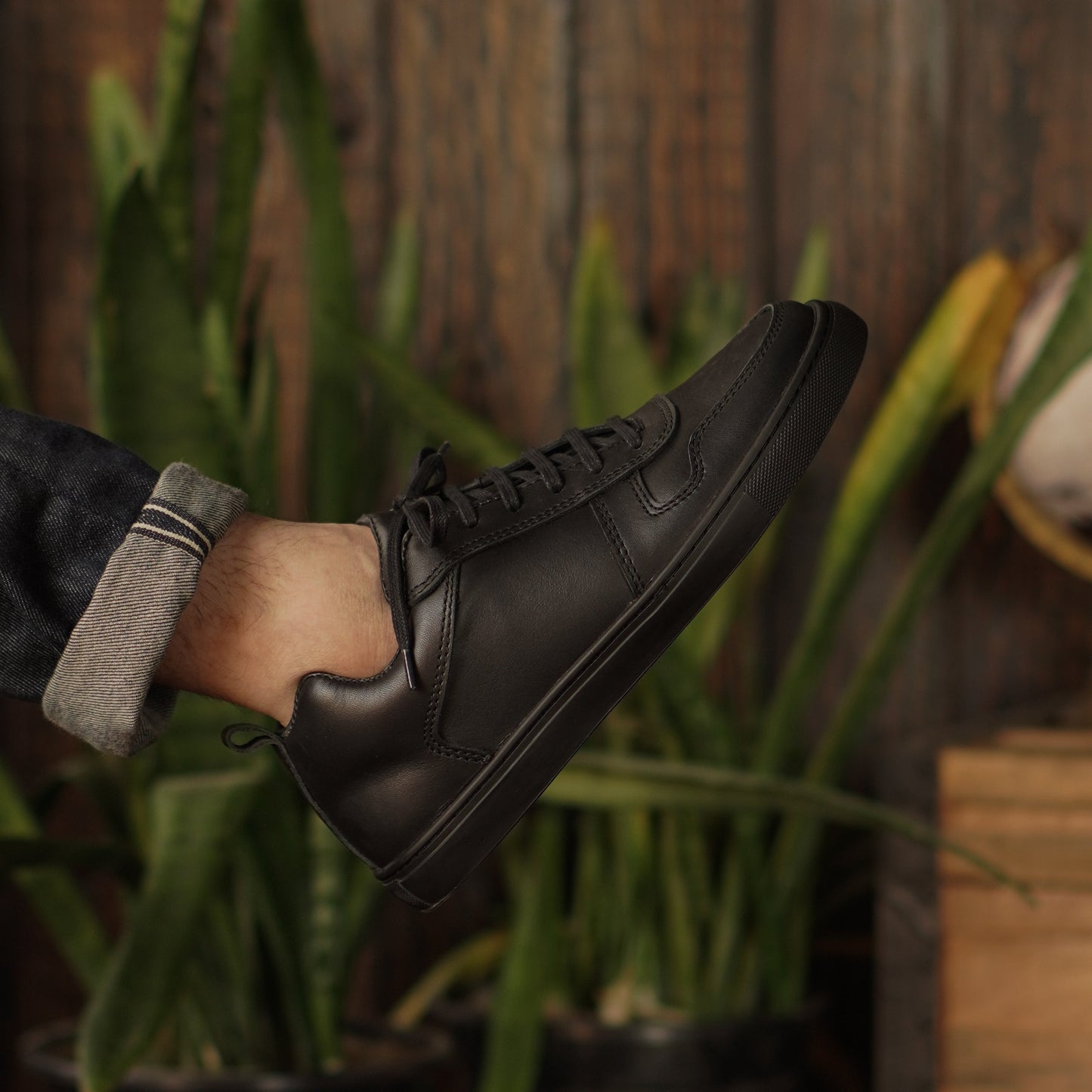 Brooklyn Low Top Sneakers (Raven Black)