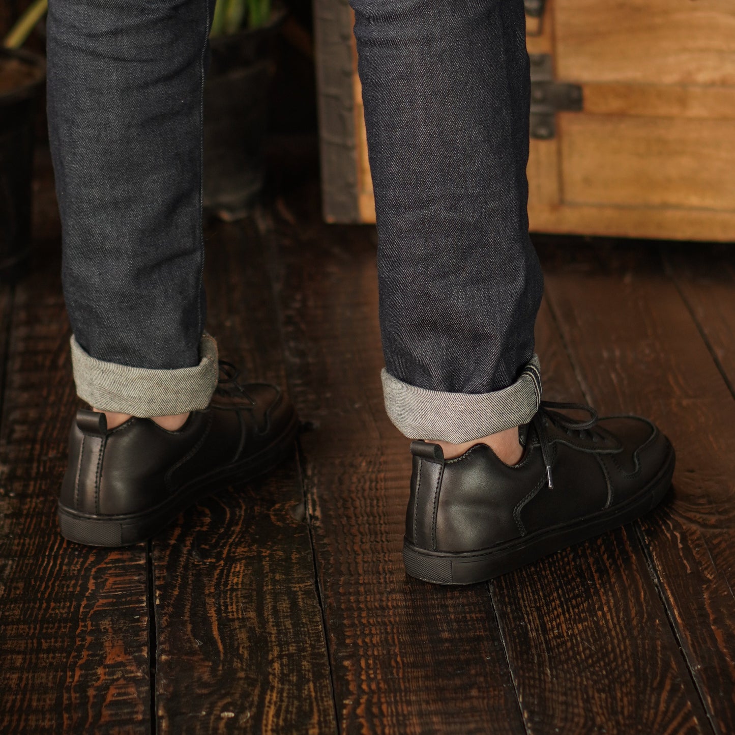Brooklyn Low Top Sneakers (Raven Black)