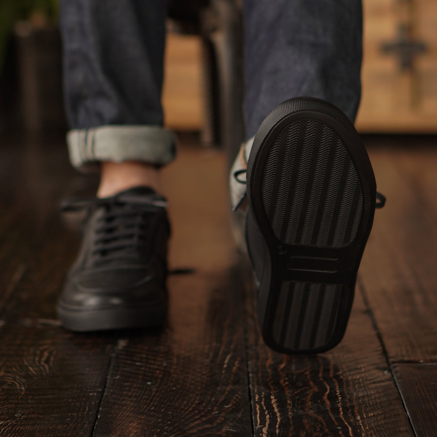 Brooklyn Low Top Sneakers (Raven Black)