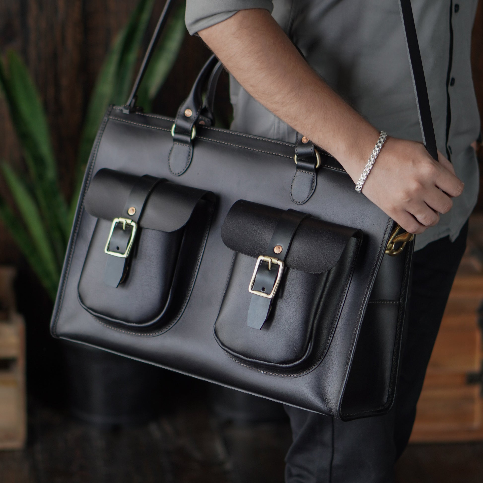 Diplomat Briefcase (Raven Black) – Craft Glory International